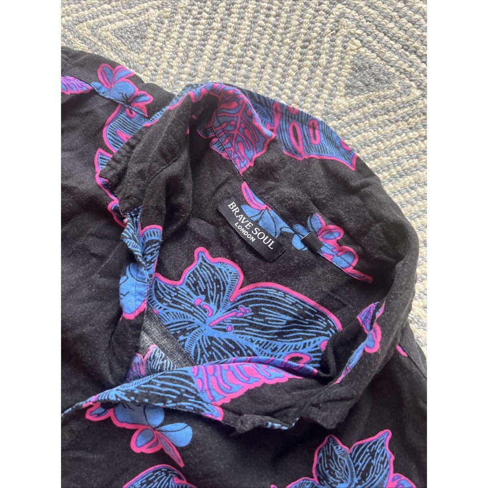 Brave Soul Viscose‎ Short Sleeve Button Shirt - Black w/ Floral - Medium